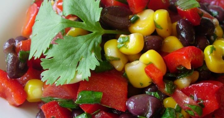 Салат из черной фасоли и кукурузы — рецепт