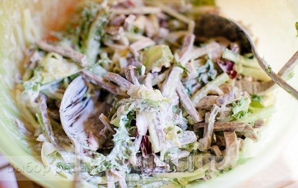 Слоеный салат с языком и орехами рецепт