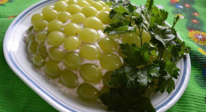 Куриный салат с виноградом рецепт