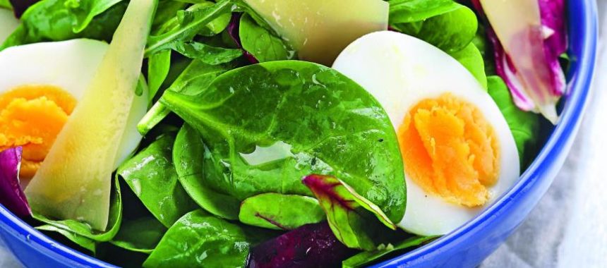 Салат из зелени с яйцом рецепт